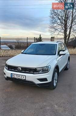 Внедорожник / Кроссовер Volkswagen Tiguan 2018 в 