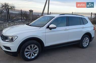 Внедорожник / Кроссовер Volkswagen Tiguan 2018 в 