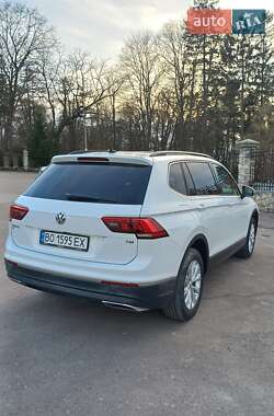 Внедорожник / Кроссовер Volkswagen Tiguan 2018 в 