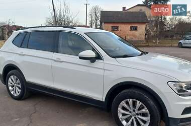 Внедорожник / Кроссовер Volkswagen Tiguan 2018 в 