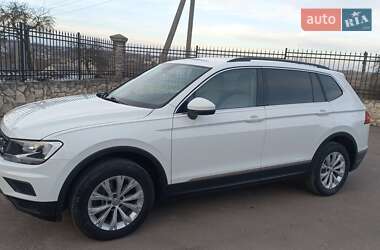 Внедорожник / Кроссовер Volkswagen Tiguan 2018 в 