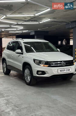 Внедорожник / Кроссовер Volkswagen Tiguan 2015 в 