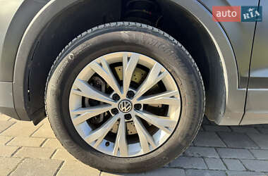 Внедорожник / Кроссовер Volkswagen Tiguan 2019 в 