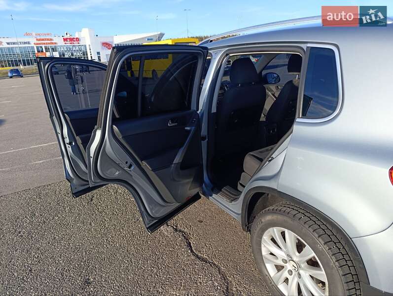 Внедорожник / Кроссовер Volkswagen Tiguan 2009 в Звягеле