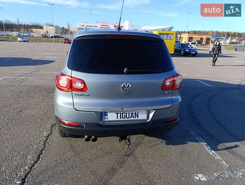 Внедорожник / Кроссовер Volkswagen Tiguan 2009 в Звягеле