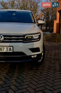 Внедорожник / Кроссовер Volkswagen Tiguan 2018 в 