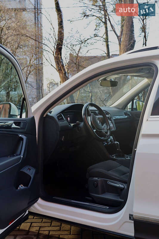 Позашляховик / Кросовер Volkswagen Tiguan 2018 в Львові