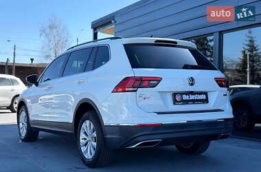 Внедорожник / Кроссовер Volkswagen Tiguan 2018 в 