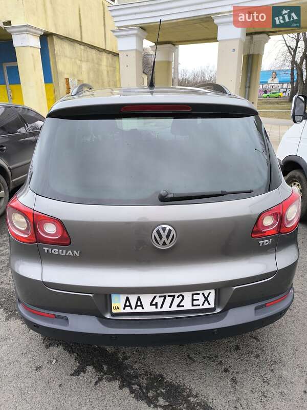 Позашляховик / Кросовер Volkswagen Tiguan 2010 в Харкові