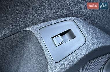 Внедорожник / Кроссовер Volkswagen Tiguan 2021 в 
