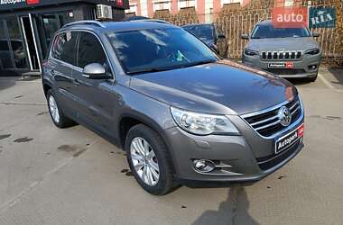 Внедорожник / Кроссовер Volkswagen Tiguan 2010 в 