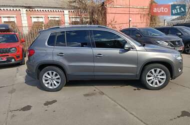 Внедорожник / Кроссовер Volkswagen Tiguan 2010 в 