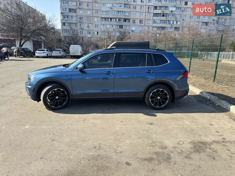 Внедорожник / Кроссовер Volkswagen Tiguan 2018 в Харькове