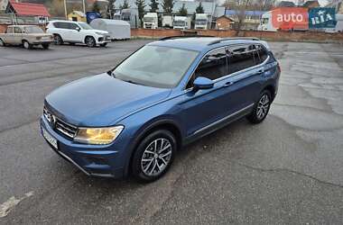 Внедорожник / Кроссовер Volkswagen Tiguan 2020 в 
