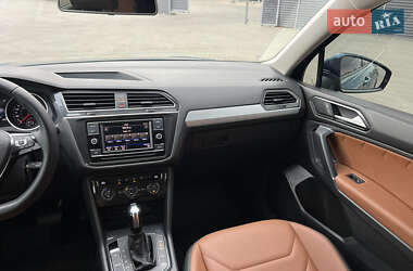 Внедорожник / Кроссовер Volkswagen Tiguan 2018 в 