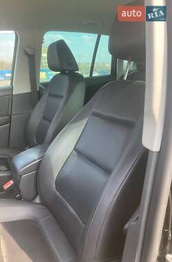 Внедорожник / Кроссовер Volkswagen Tiguan 2012 в 