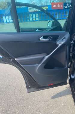Внедорожник / Кроссовер Volkswagen Tiguan 2012 в 