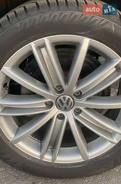 Внедорожник / Кроссовер Volkswagen Tiguan 2012 в 