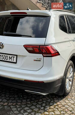Позашляховик / Кросовер Volkswagen Tiguan 2017 в 