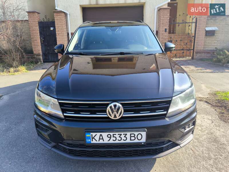 Внедорожник / Кроссовер Volkswagen Tiguan 2017 в 