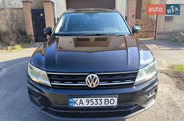 Внедорожник / Кроссовер Volkswagen Tiguan 2017 в 