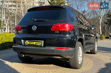 Внедорожник / Кроссовер Volkswagen Tiguan 2016 в 