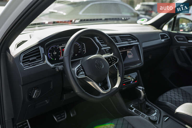 Внедорожник / Кроссовер Volkswagen Tiguan 2021 в Львове
