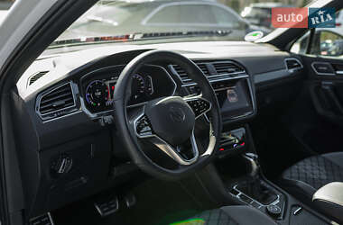 Позашляховик / Кросовер Volkswagen Tiguan 2021 в 