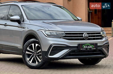 Внедорожник / Кроссовер Volkswagen Tiguan 2022 в 