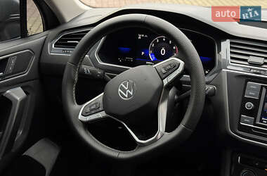 Внедорожник / Кроссовер Volkswagen Tiguan 2022 в 