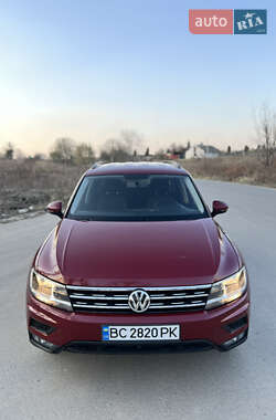 Внедорожник / Кроссовер Volkswagen Tiguan 2017 в 