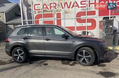 Внедорожник / Кроссовер Volkswagen Tiguan 2018 в 