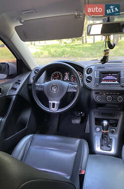 Внедорожник / Кроссовер Volkswagen Tiguan 2016 в 