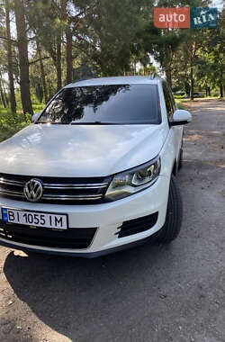 Внедорожник / Кроссовер Volkswagen Tiguan 2016 в 