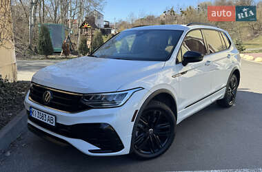 Внедорожник / Кроссовер Volkswagen Tiguan 2022 в 