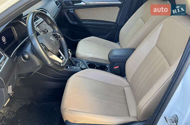 Внедорожник / Кроссовер Volkswagen Tiguan 2022 в 