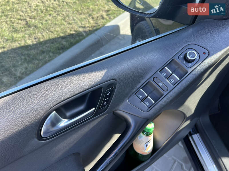 Внедорожник / Кроссовер Volkswagen Tiguan 2010 в Киеве