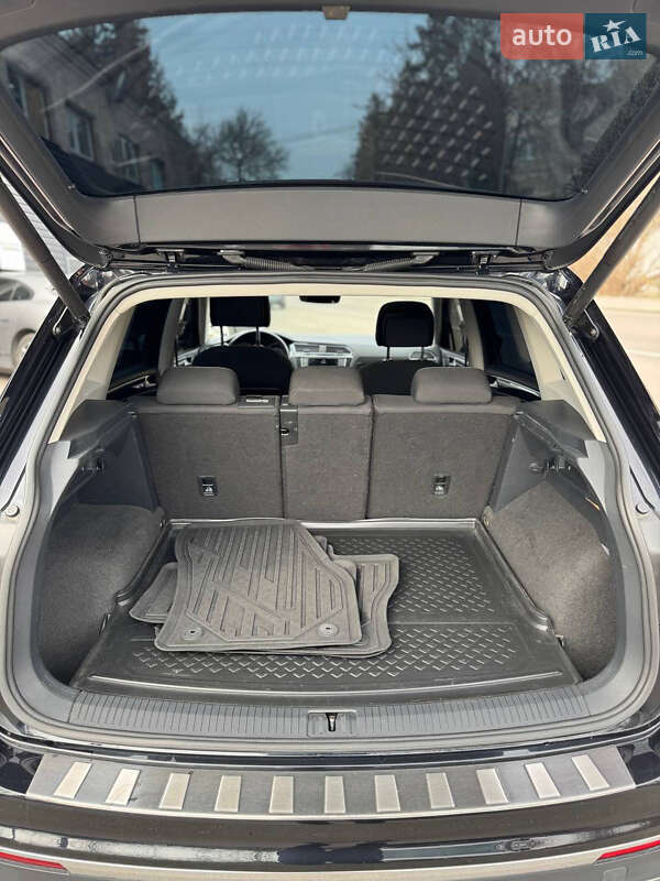 Позашляховик / Кросовер Volkswagen Tiguan 2016 в Звягелі