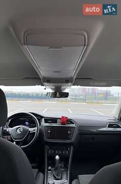 Внедорожник / Кроссовер Volkswagen Tiguan 2018 в 