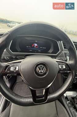 Внедорожник / Кроссовер Volkswagen Tiguan 2018 в 