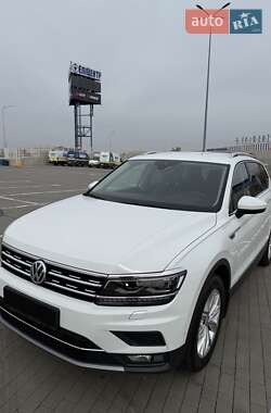 Внедорожник / Кроссовер Volkswagen Tiguan 2018 в 