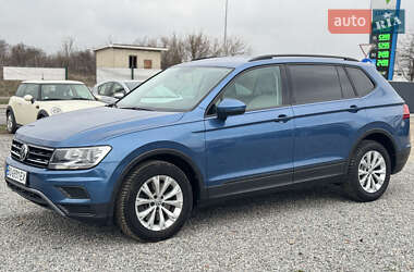 Внедорожник / Кроссовер Volkswagen Tiguan 2018 в 