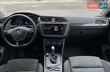 Внедорожник / Кроссовер Volkswagen Tiguan 2018 в 