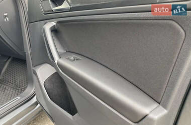 Внедорожник / Кроссовер Volkswagen Tiguan 2018 в 