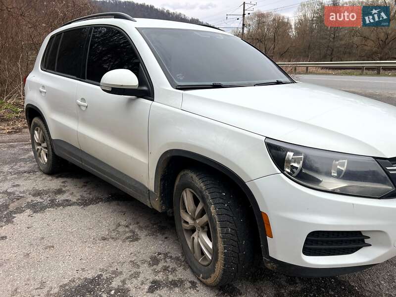 Внедорожник / Кроссовер Volkswagen Tiguan 2015 в Ужгороде