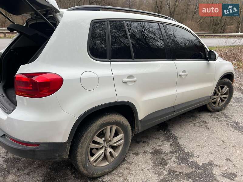 Внедорожник / Кроссовер Volkswagen Tiguan 2015 в Ужгороде