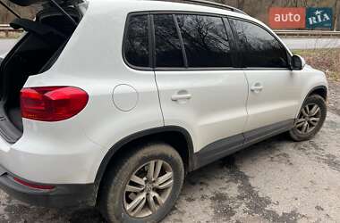 Внедорожник / Кроссовер Volkswagen Tiguan 2015 в 