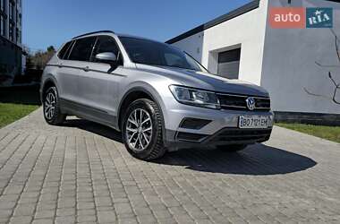 Внедорожник / Кроссовер Volkswagen Tiguan 2019 в 