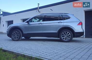 Внедорожник / Кроссовер Volkswagen Tiguan 2019 в 
