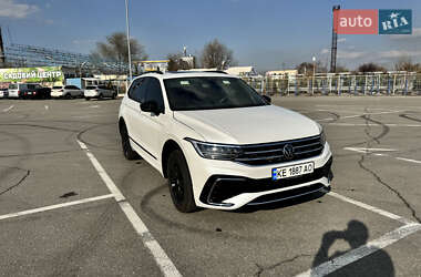 Внедорожник / Кроссовер Volkswagen Tiguan 2021 в 